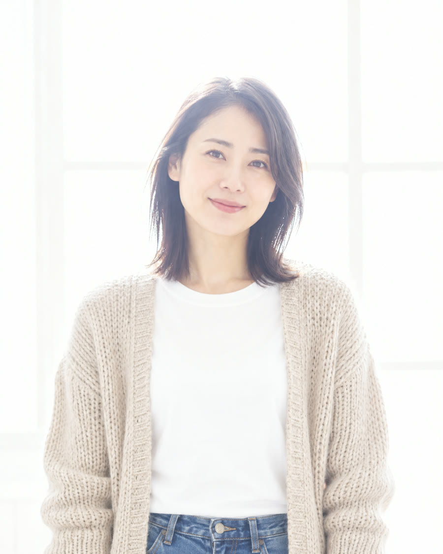 窓と壁が白く飛んだ明るすぎる室内の見本